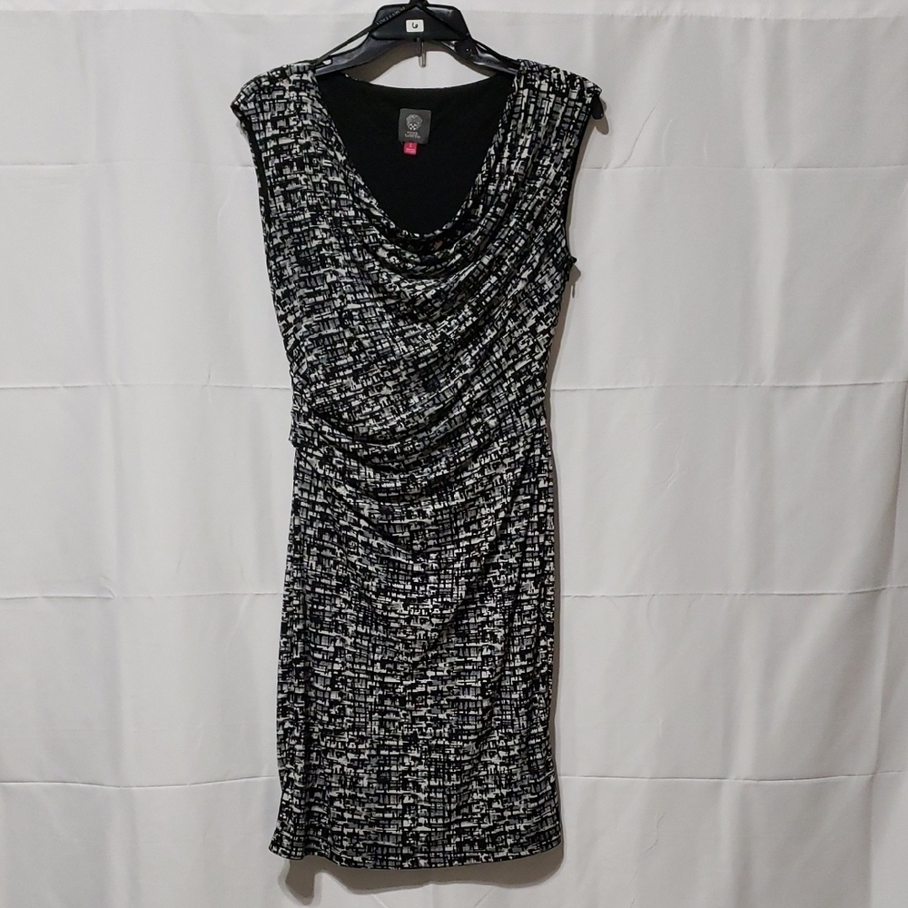 Vince Camuto Black and White Geometric Print Sheath Dress Featuring Side Ruching